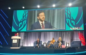 Smoking cessation remains a “ripe target” for improved medication adherence in carotid disease